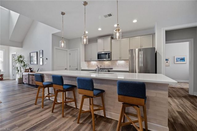 4620 Longleaf PL, Chesapeake, VA 23321