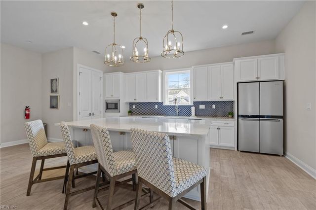 4620 Longleaf PL, Chesapeake, VA 23321