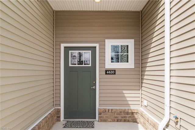 4620 Longleaf PL, Chesapeake, VA 23321