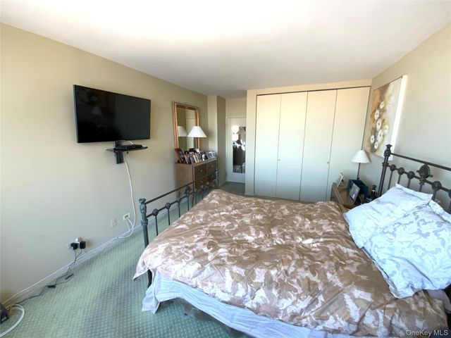 27110 Grand Central Parkway 10F, Floral Park, NY 11005