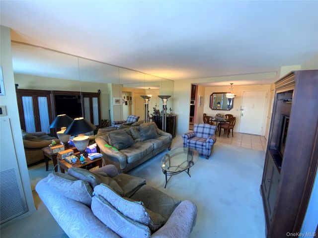 27110 Grand Central Parkway 10F, Floral Park, NY 11005