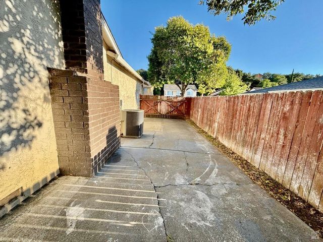 446 Whitney Ave, Vallejo, CA 94589