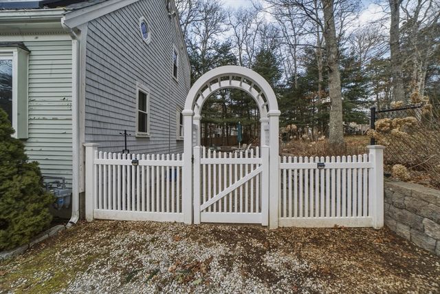 50 Samoset Rd, Barnstable, MA 02648