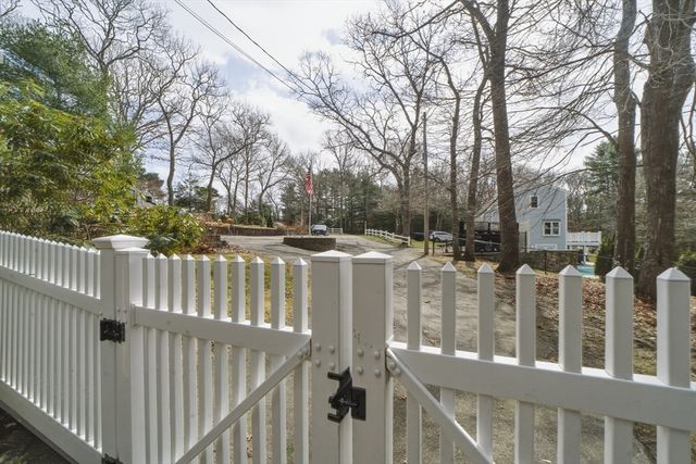 50 Samoset Rd, Barnstable, MA 02648