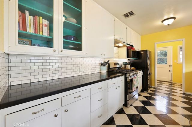 930 N Avenue 63, Los Angeles, CA 90042
