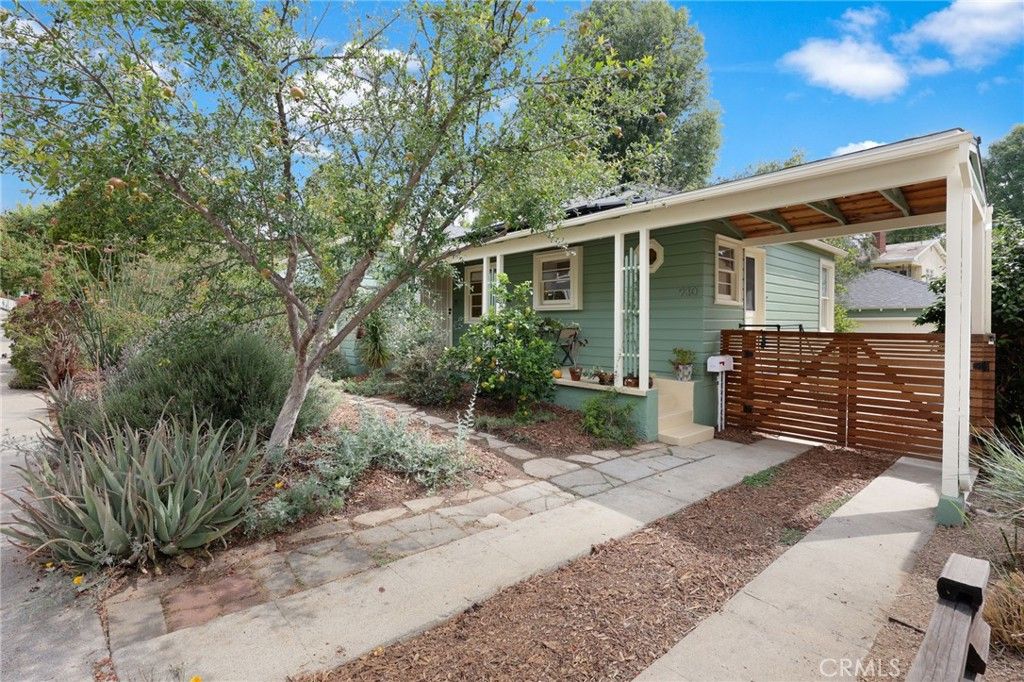 Image 1 of property listing at 930 N Avenue 63, Los Angeles, CA 90042