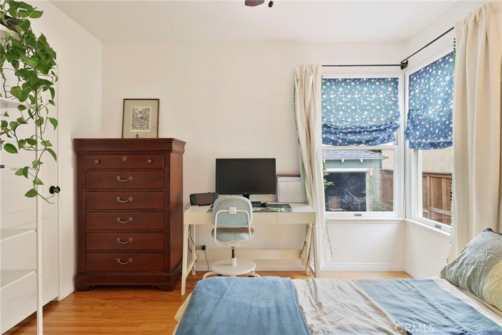 Image 15 of property listing at 930 N Avenue 63, Los Angeles, CA 90042