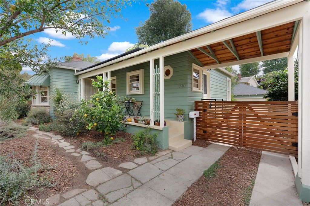 Image 2 of property listing at 930 N Avenue 63, Los Angeles, CA 90042