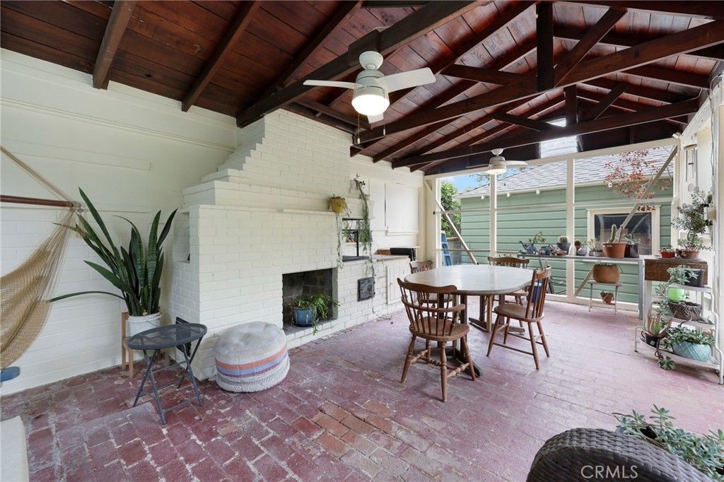 Image 25 of property listing at 930 N Avenue 63, Los Angeles, CA 90042