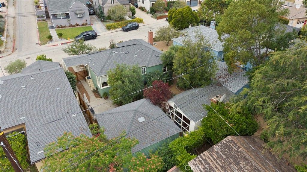 Image 33 of property listing at 930 N Avenue 63, Los Angeles, CA 90042