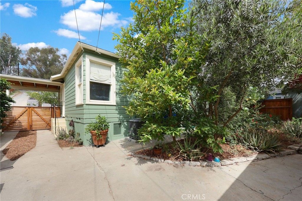 Image 4 of property listing at 930 N Avenue 63, Los Angeles, CA 90042