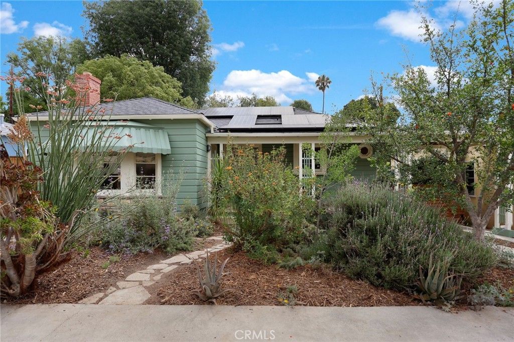 Image 5 of property listing at 930 N Avenue 63, Los Angeles, CA 90042