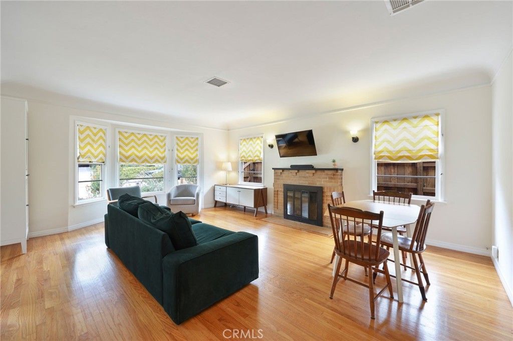 Image 8 of property listing at 930 N Avenue 63, Los Angeles, CA 90042
