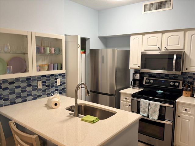 10764 70TH AVENUE 2110, Seminole, FL 33772