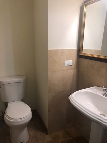 1533 W Hollywood Avenue 1, Chicago, IL 60660