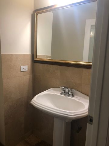 1533 W Hollywood Avenue 1, Chicago, IL 60660