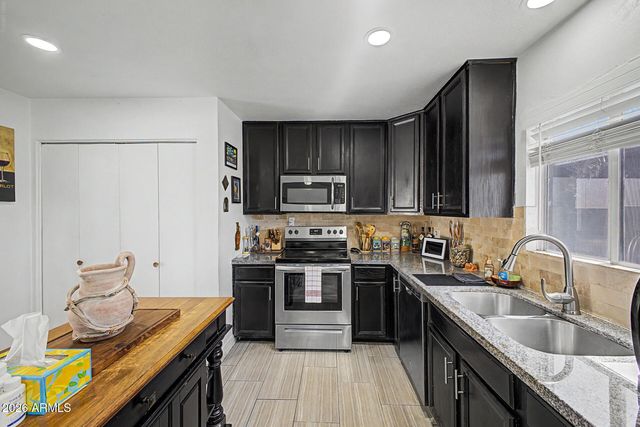 10526 W DEVONSHIRE Avenue, Phoenix, AZ 85037