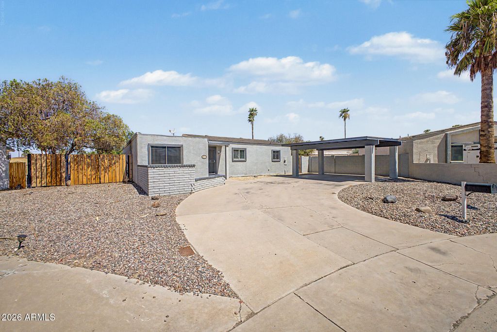 10526 W DEVONSHIRE Avenue, Phoenix, AZ 85037 — photo 2