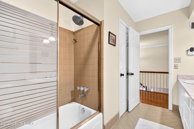 5105 Charbdin Ct, Louisville, KY 40207