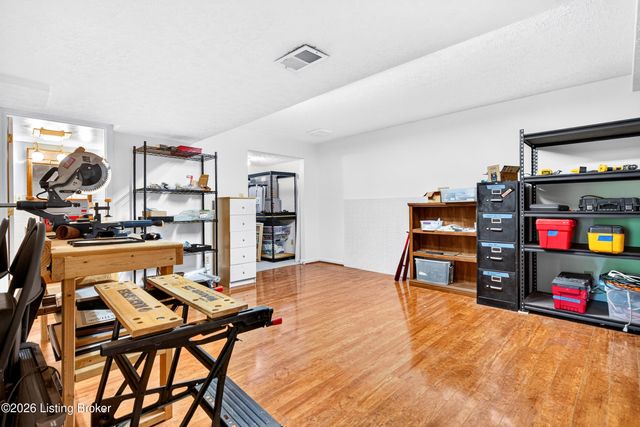 5105 Charbdin Ct, Louisville, KY 40207