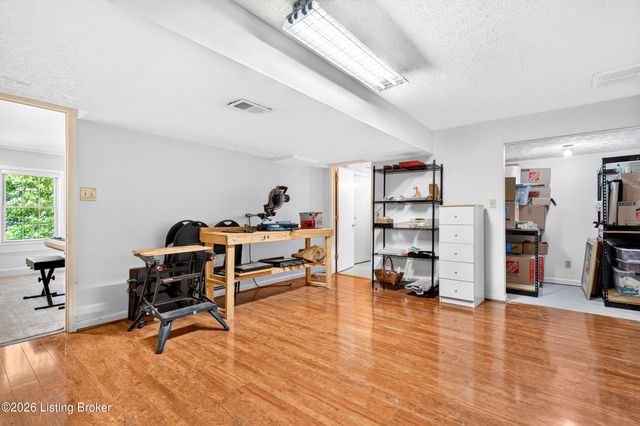 5105 Charbdin Ct, Louisville, KY 40207