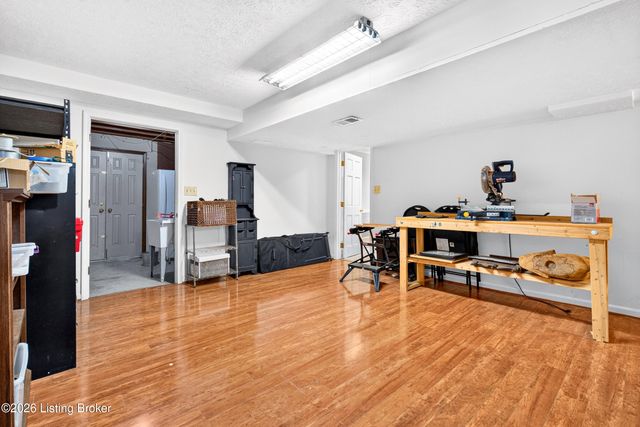 5105 Charbdin Ct, Louisville, KY 40207