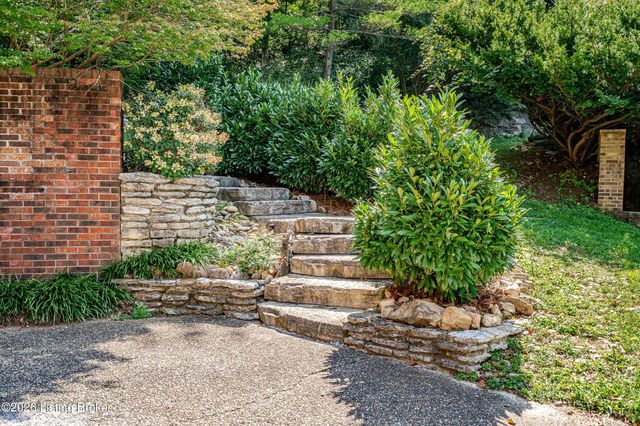 5105 Charbdin Ct, Louisville, KY 40207