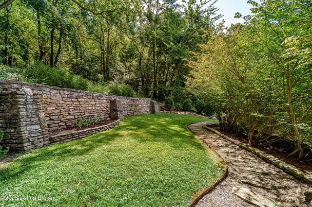 5105 Charbdin Ct, Louisville, KY 40207