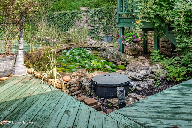 5105 Charbdin Ct, Louisville, KY 40207