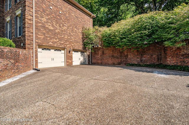 5105 Charbdin Ct, Louisville, KY 40207