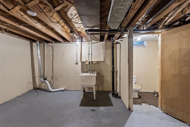 23830 Morton Street, Oak Park, MI 48237