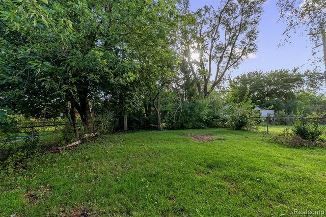 23830 Morton Street, Oak Park, MI 48237