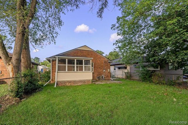 23830 Morton Street, Oak Park, MI 48237