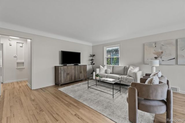 23830 Morton Street, Oak Park, MI 48237