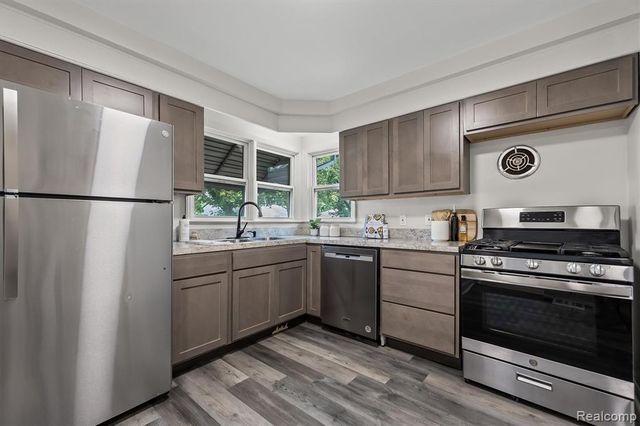 23830 Morton Street, Oak Park, MI 48237