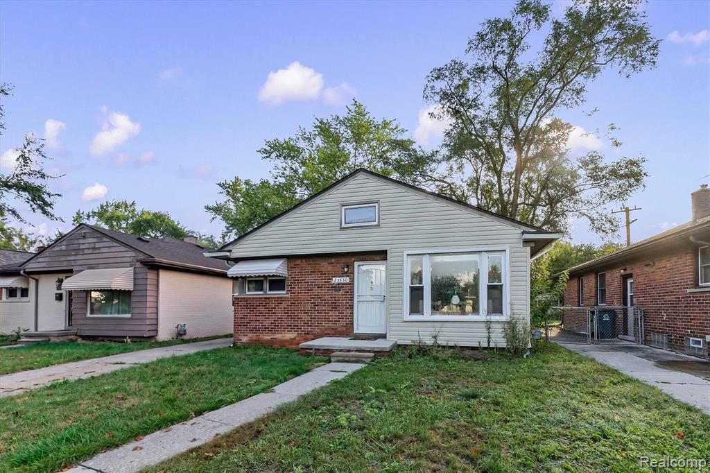 23830 Morton Street, Oak Park, MI 48237
