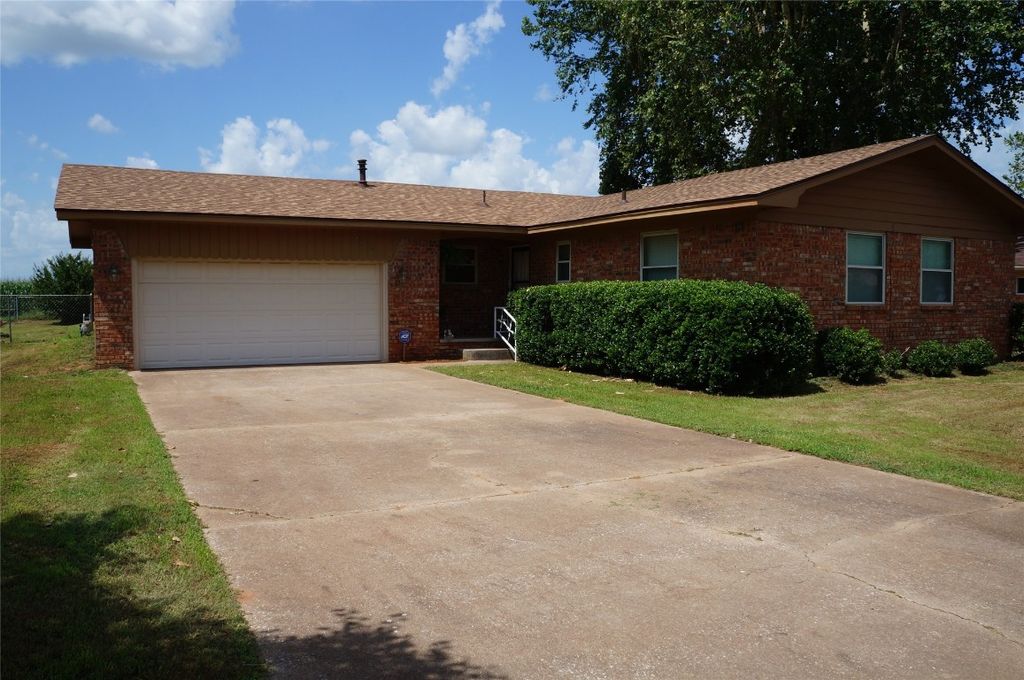708 North Street, Maysville, OK 73057