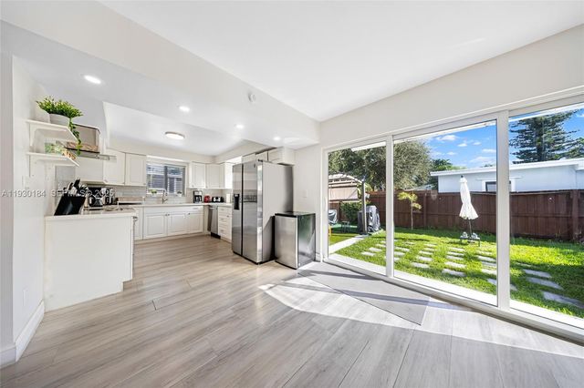 907 N Park Rd, Hollywood, FL 33021