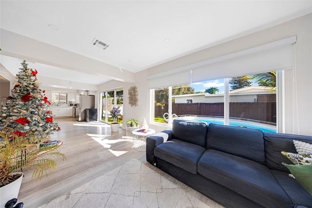 907 N Park Rd, Hollywood, FL 33021