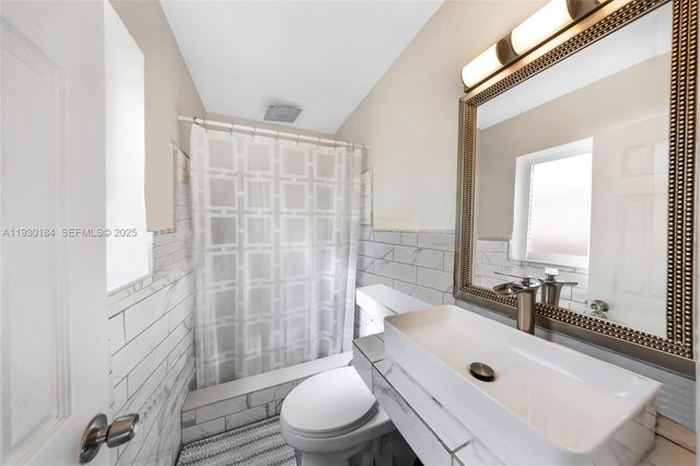 907 N Park Rd, Hollywood, FL 33021