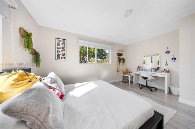 907 N Park Rd, Hollywood, FL 33021