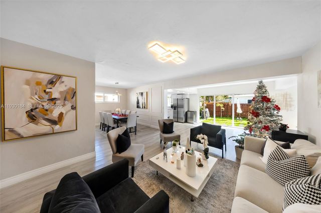 907 N Park Rd, Hollywood, FL 33021