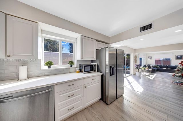 907 N Park Rd, Hollywood, FL 33021