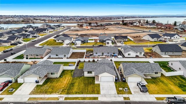 1313 W Polo Ridge Drive, Moses Lake, WA 98837