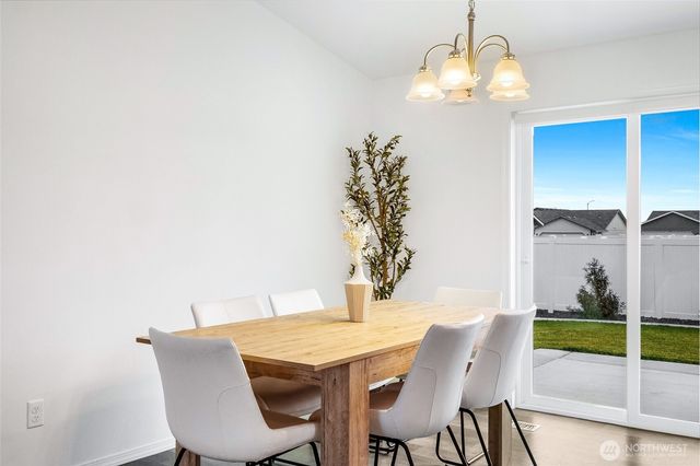 1313 W Polo Ridge Drive, Moses Lake, WA 98837