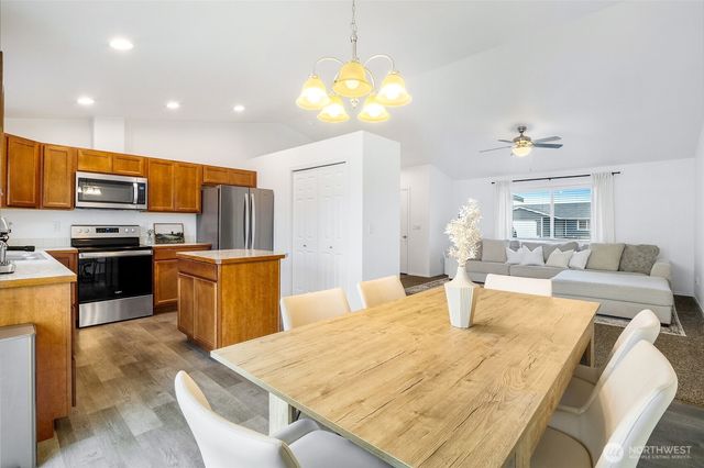 1313 W Polo Ridge Drive, Moses Lake, WA 98837