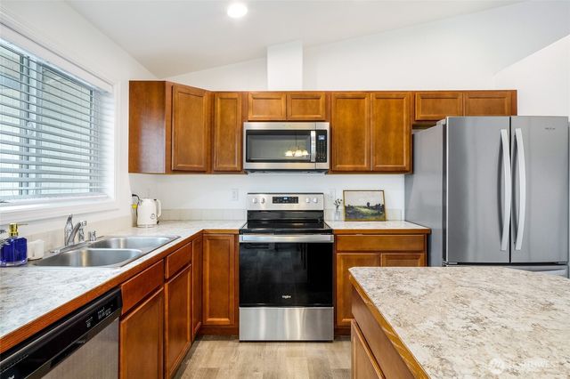 1313 W Polo Ridge Drive, Moses Lake, WA 98837