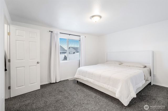 1313 W Polo Ridge Drive, Moses Lake, WA 98837