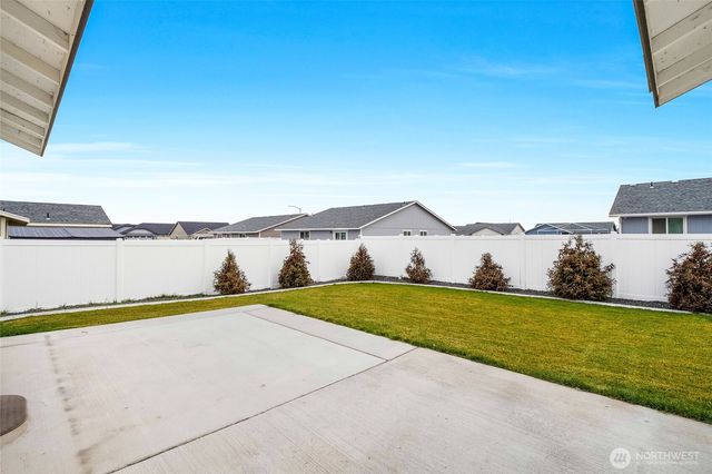 1313 W Polo Ridge Drive, Moses Lake, WA 98837