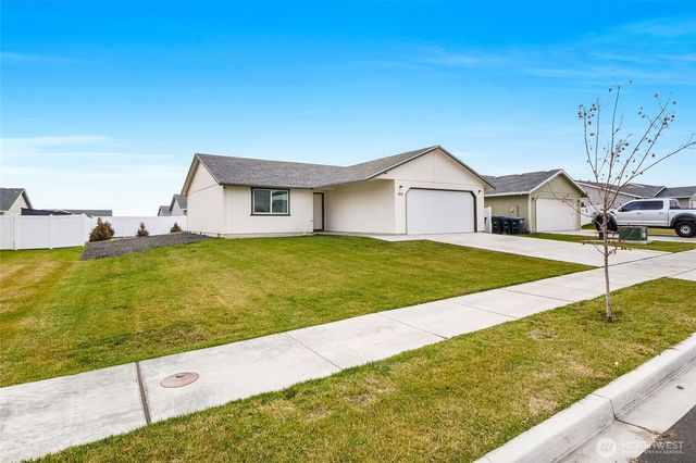 1313 W Polo Ridge Drive, Moses Lake, WA 98837